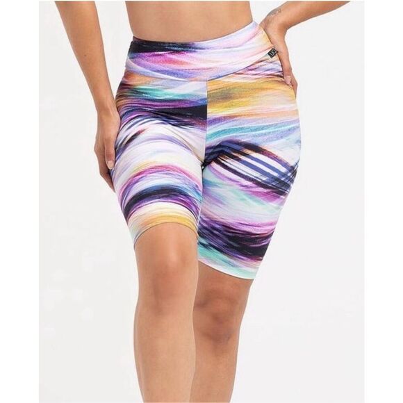 LiCi Fit Workout Set in Electric Sunset Butt scrunch Shorts and Halter Strappy B - Picture 2 of 16